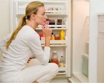 Mách nhỏ cách vệ sinh ngăn đá tủ lạnh