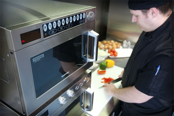 Dịch vụ sửa chữa lò vi sóng tại nhà TP.HCM