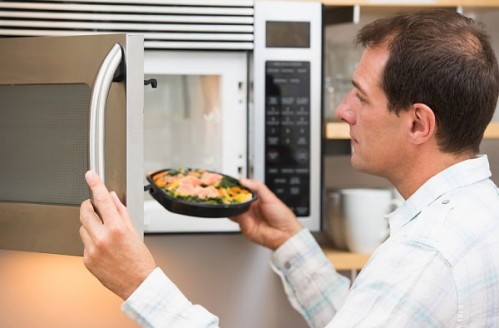 10 điều cấm kỵ khi sử dụng lò vi sóng