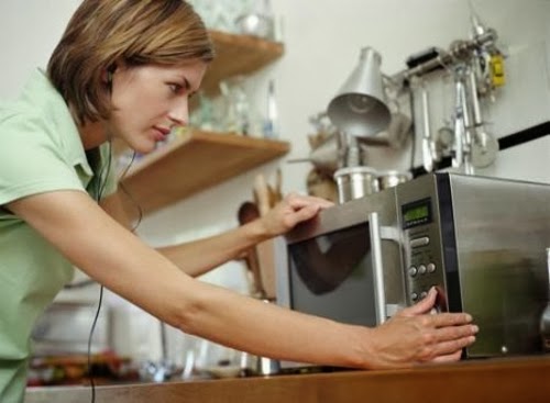 Cách sửa chữa lò vi sóng khi gặp sự cố