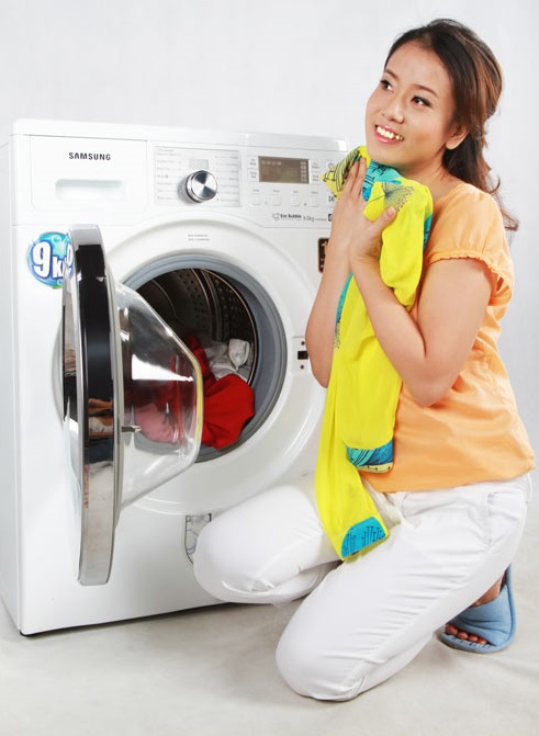Dùng bột giặt, nước xả đúng liều lượng sẽ tốt cho máy giặt
