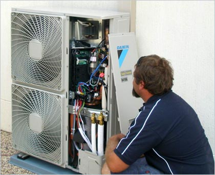 Máy lạnh bị xì gas sửa chữa sao?